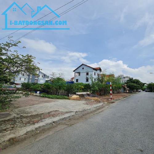 Bán biệt thự đơn lập 200m² đường 16m tại Gia Lâm, Hà Nội Lh: 0989894845 📞 - 2