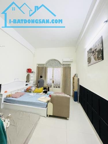 + Mặt tiền siêu hiếm Calmette, Nguyễn Thái Bình-Q1, 76m2 - 3 lầu ( 4 * 19) . Giá 46 tỉ. TL - 4