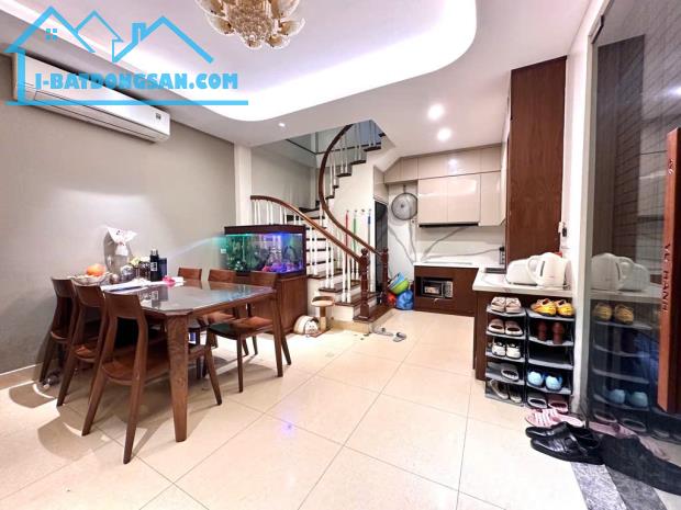 Bán nhà Mễ Trì Thượng - 55m2 - Lô góc - 14.2 tỷ