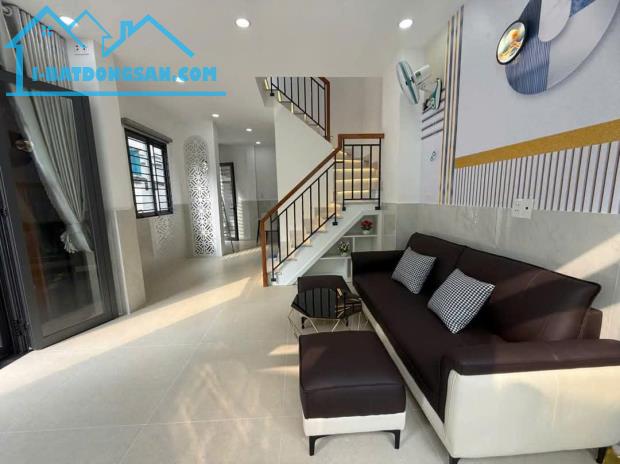 Bán nhà căn góc hẻm 3m thông đường Quang Trung, P.10, 4,2 x 10, 3 lầu, 4PN giá 4.95 tỷ tl - 1