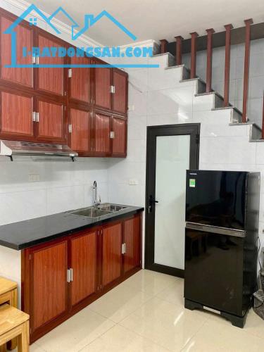 Cho thuê nhà ngõ Lương Sử, Đống Đa 3 tầng, 2 ngủ, 10 Triệu - 1