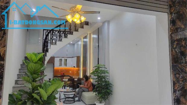 Bán nhà 4 tầng, 49m², 4PN, 5WC, Nguyễn Khoái, Thanh Trì - 4.8 tỷ, sổ đỏ