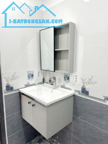 Nhà mới 2 tầng hẻm thông đường Bình Đông P13Q8