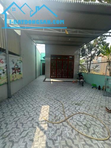 Cho thuê nhà 2PN, SX.Hơi, diện tích 150m2, gần chợ, ủy ban, lầu bò Tư Bách