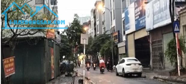 Bán 68m đất Trâu QUỳ Gia Lâm ngay HVNN sẵn nhà 2 tầng ở luôn MT 4,5m gara oto vào đất