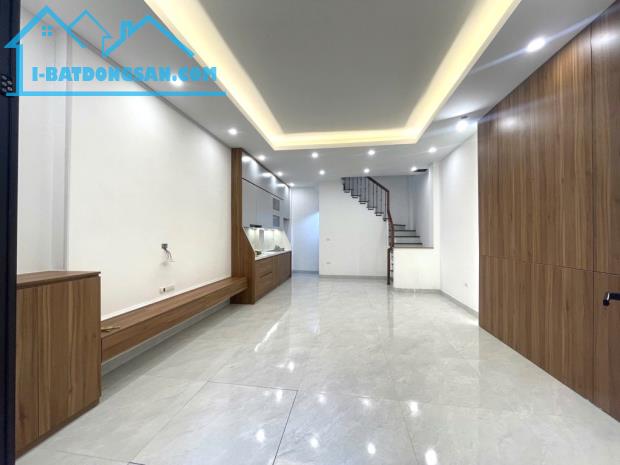 DO NHA -DT 40M2 MT4M - 5 TẦNG - NHÀ XÂY MỚI - OTO ĐỖ GẦN -FULL NỘI THẤT - 2THOANG - 1