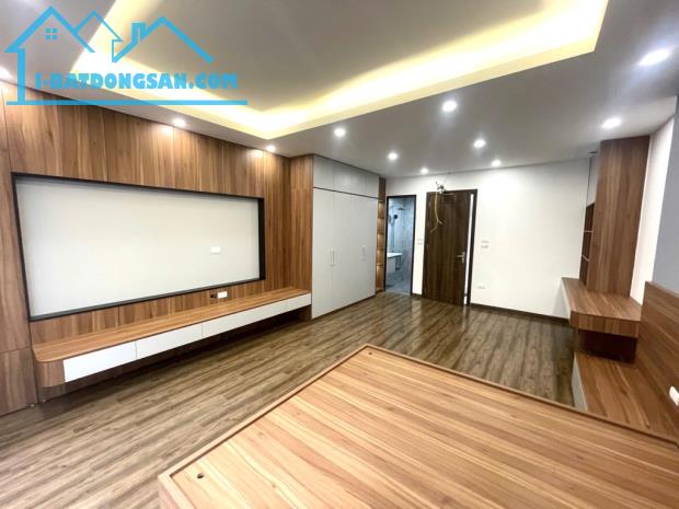 DO NHA -DT 40M2 MT4M - 5 TẦNG - NHÀ XÂY MỚI - OTO ĐỖ GẦN -FULL NỘI THẤT - 2THOANG - 2