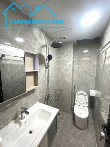 DO NHA -DT 40M2 MT4M - 5 TẦNG - NHÀ XÂY MỚI - OTO ĐỖ GẦN -FULL NỘI THẤT - 2THOANG - 5