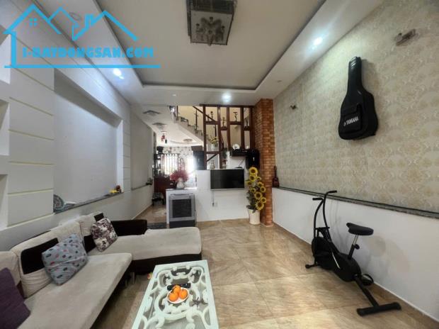 MẶT TIỀN KINH DOANH CỰC ĐỈNH, GẦN PHẠM VĂN ĐỒNG, 3 TẦNG, 4,3X31 NHỈNH 16 TỶ - 5
