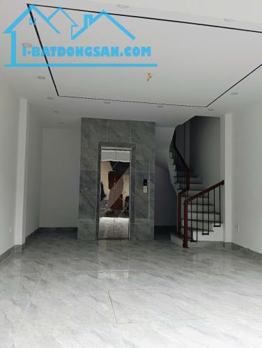 Bán Siêu phẩm phố Trạm, Long Biên ,ô tô đỗ ,thang máy , 40m2 nhích 7tỷ