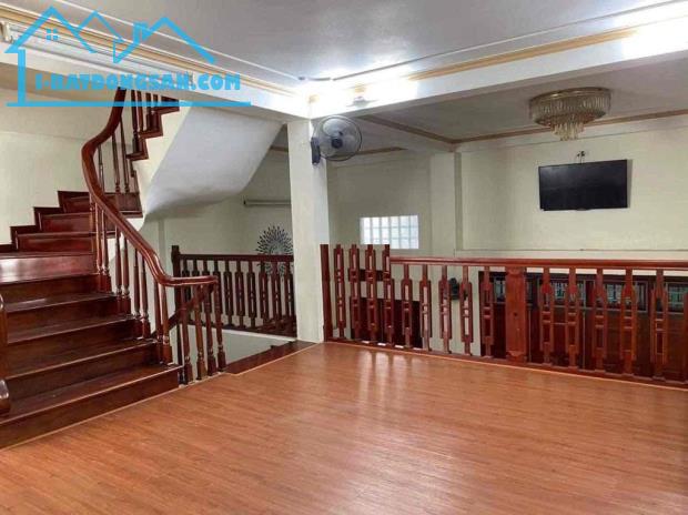 CHO THUÊ Nhà Nguyễn Khánh Toàn, DT 75m, 4,5 tầng, NGÕ Ô TÔ TRÁNH - 1