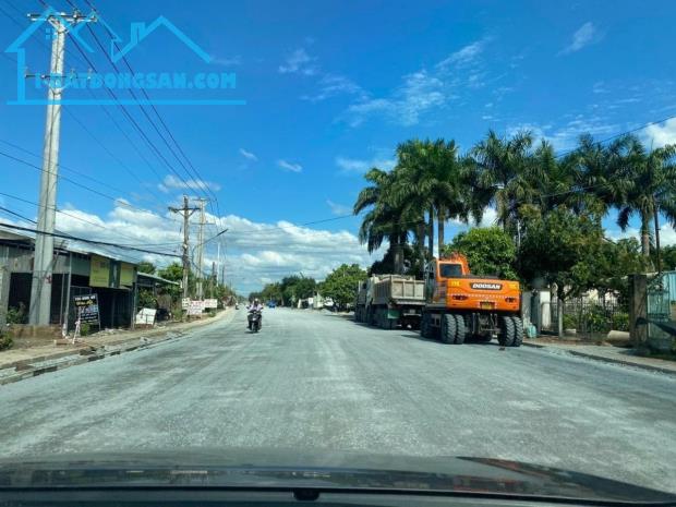 BÁN MẶT TIỀN QL42m, 2miếng (11x60=618m).SÁT TRƯỜNG, CHỢ TÂN HƯƠNG BECAMEX 460 triệu - 1