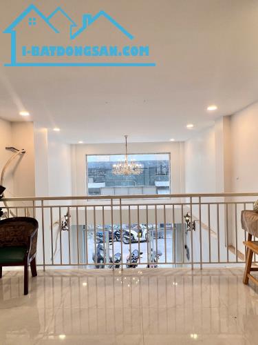 Xuất cảnh bán gấp nhà HXH Nguyễn Tri Phương (4,1x14m) chỉ 13 tỷ