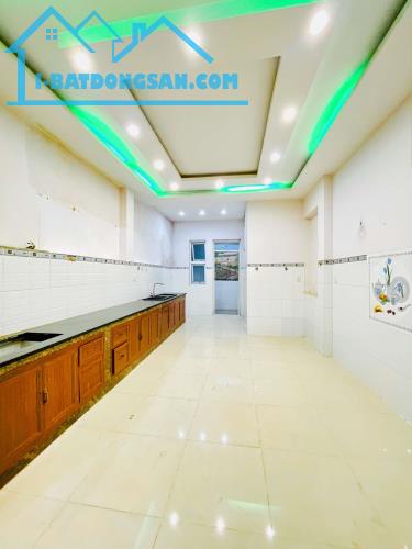 NGAY CỐNG LỠ TÂN BÌNH NHÀ ĐẸP 3 TẦNG -HẺM XE TẢI THÔNG - 81M2 (4*21) SỔ ĐẸP - CHỈ HƠN 7 TỶ - 3