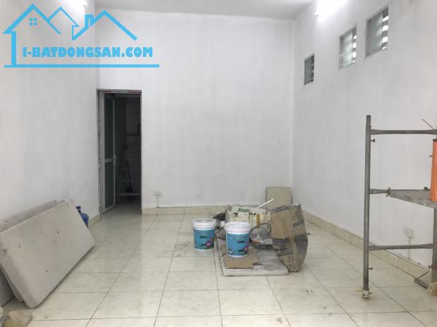 Cho thuê nhà cấp 4 mặt phố Phan Đình Giót, có gác xép, 45m2, mặt tiền 4.8m, kinh doanh tốt