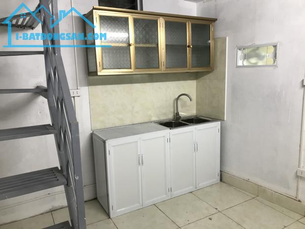 Cho thuê nhà cấp 4 mặt phố Phan Đình Giót, có gác xép, 45m2, mặt tiền 4.8m, kinh doanh tốt - 1