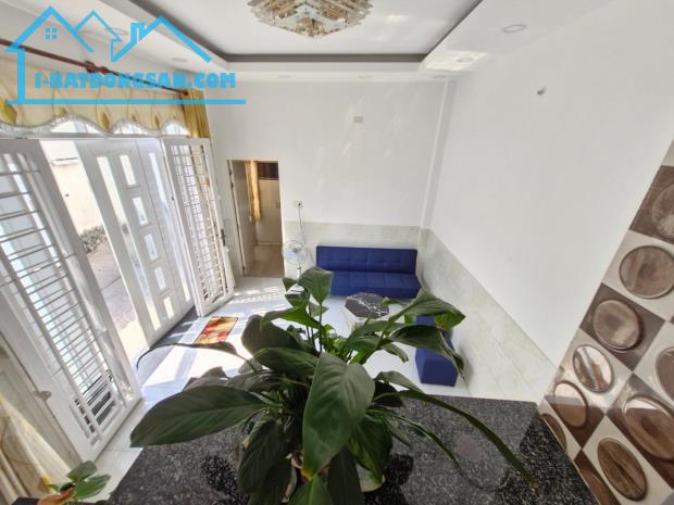 Bán nhà 2 tầng, gần ngay CD Công Thương, Hẻm oto quay đầu, giá chỉ 3.x tỷ