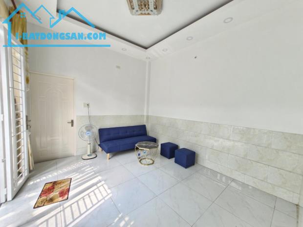 Bán nhà 2 tầng, gần ngay CD Công Thương, Hẻm oto quay đầu, giá chỉ 3.x tỷ - 1