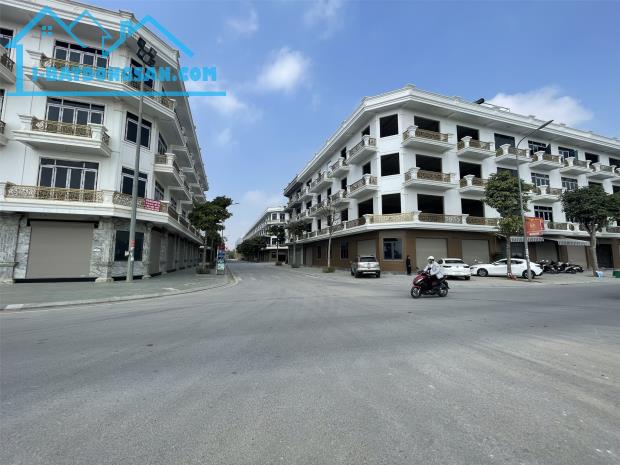 SẴN SỔ SANG TÊN. BÀN GIAO NHÀ NGAY.  CHÍNH THỨC ÁP DỤNG BẢNG GIÁ MỚI. LH: 0966343969 - 1