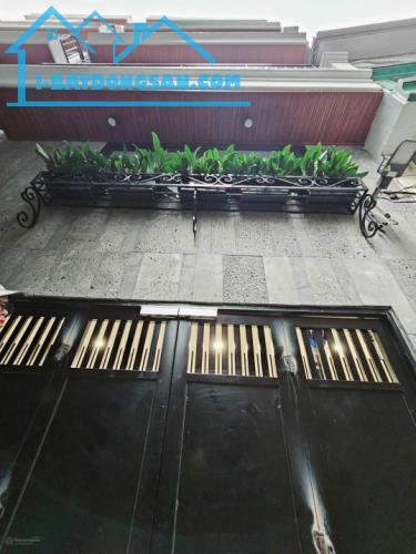 Chính chủ bán toà căn hộ dịch vụ phố Trần Cung, 45m2, 5t, 9 phòng full đồ, giá 8,59 tỷ