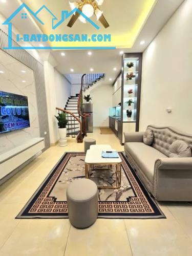 HỘ KHẨU CẦU GIẤY - GIÁ ĐẸP - CHỦ THIỆN CHÍ - DT: 43m - 7,55 TỶ, NGÕ NÔNG 15m RA ÔTÔ - 1