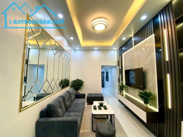 30M Ô TÔ TRÁNH - 150M RA MẶT PHỐ CẦU GIẤY - FULL NỘI THẤT - Ở LUÔN- Cầu Giấy 35m, 4 t, mt