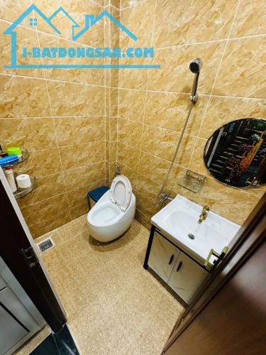 Hiếm! Nhà ngay MT Lê Văn Sỹ, 5 tầng, 63m2( ngang 6m ),7PN,sổ vuông.Pháp lý chuẩn - 2