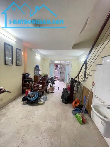 Nhà Ba Đình 65m2 x 5 tầng - Cách ô tô dừng đỗ 10M - Ô chờ thang máy.