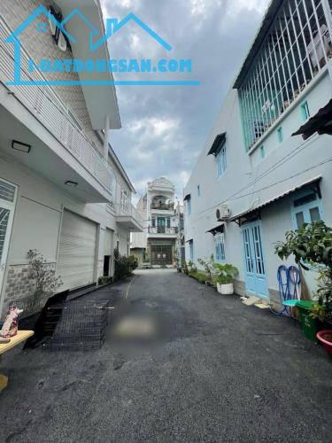 Gấp Bán nhà ngay chợ Bình Thành hẻm 7m xe hơi vào nhà 70m2,2Tầng Nhỉnh 3tỷ  

  
Gấp