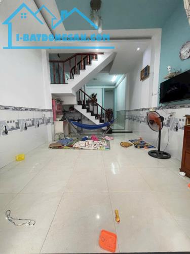 Gấp Bán nhà ngay chợ Bình Thành hẻm 7m xe hơi vào nhà 70m2,2Tầng Nhỉnh 3tỷ  

  
Gấp - 1