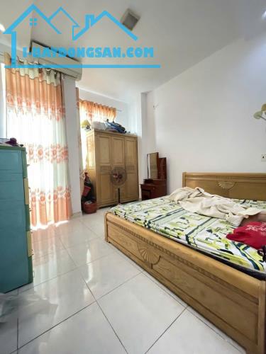Gấp Bán nhà ngay chợ Bình Thành hẻm 7m xe hơi vào nhà 70m2,2Tầng Nhỉnh 3tỷ  

  
Gấp - 2