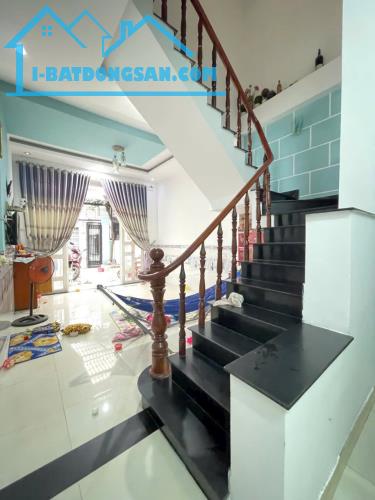 Gấp Bán nhà ngay chợ Bình Thành hẻm 7m xe hơi vào nhà 70m2,2Tầng Nhỉnh 3tỷ  

  
Gấp - 3