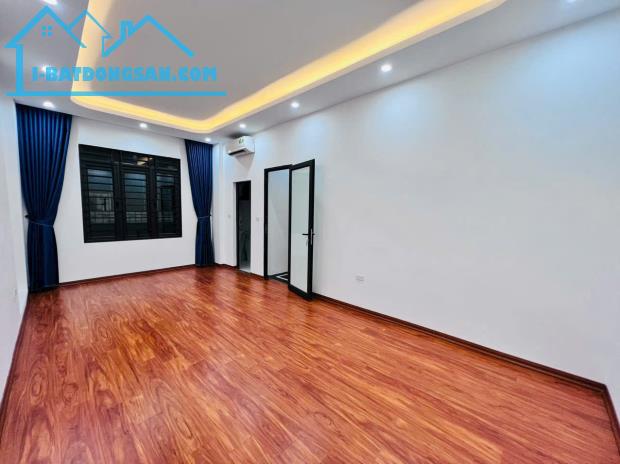 BÁN NHÀ 3 TẦNG THỤY KHUÊ TÂY HỒ 2 THOÁNG VĨNH VIỄN- Ô TÔ - VỊ TRÍ ĐẮC ĐỊA 42M2 CHỈ 11 TỶ - 4
