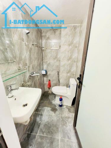 SIÊU PHẨM QUẬN HOÀNG MAI- NHÀ MẶT NGÕ - NGÕ THÔNG - Ô TÔ ĐỖ SÁT NHÀ 32m2 x 5 tầng, Giá