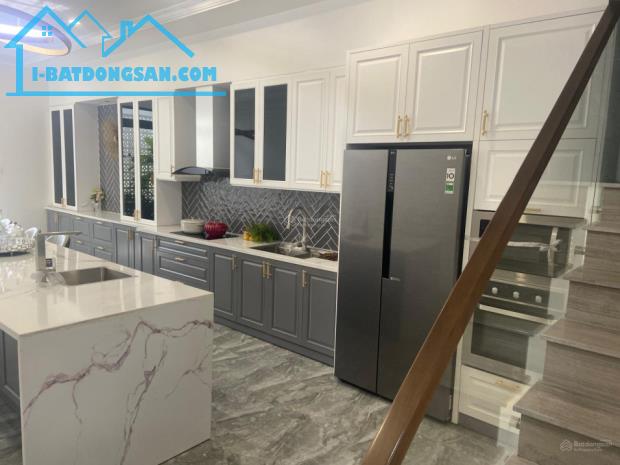 🏡 Nhà mới 1/ khu K300 _ Đường 8m 👉  Khu KD sầm uất. DT: 70m2 [vuông vức]. Giá 12.2 tỷ - 3