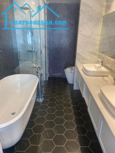 🏡 Nhà mới 1/ khu K300 _ Đường 8m 👉  Khu KD sầm uất. DT: 70m2 [vuông vức]. Giá 12.2 tỷ - 4