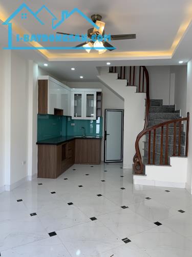 Bán nhà Chiến Thắng-La Khê 30/33m2 4 tầng ô tô đỗ cách 20m giá 5,6 tỷ có thương lượng .