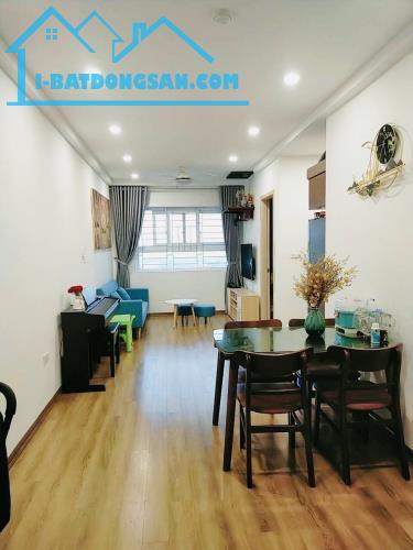 Cần bán căn hộ 2 ngủ view Hồ, full nội thất giá 2.3 tỷ tại 5 tòa mới KDT Thanh Hà Cienco 5
