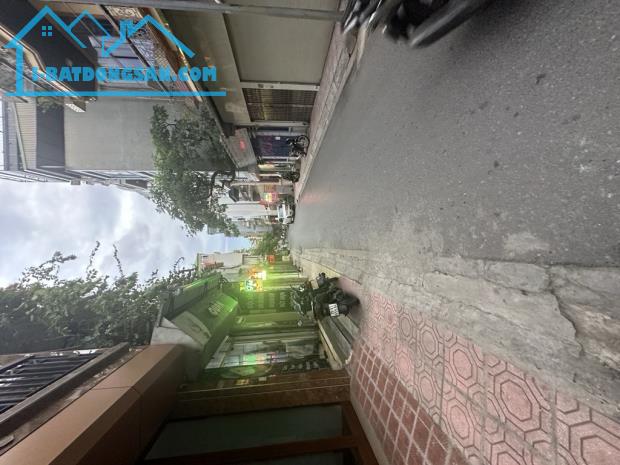 Siêu phẩm phố cổ ngọc lâm ,gần phố ngõ rộng oto đỗ cổng, diện tích 37m2 có giá 6tỉ4 ( TL)