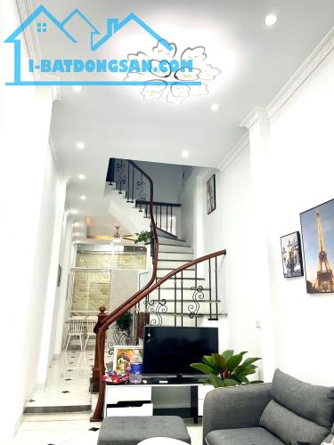 Chính chủ cần bán gấp nhà tại Khương Trung - Thanh Xuân, diện tích 41m2 - 3 ngủ - 3wc - 5