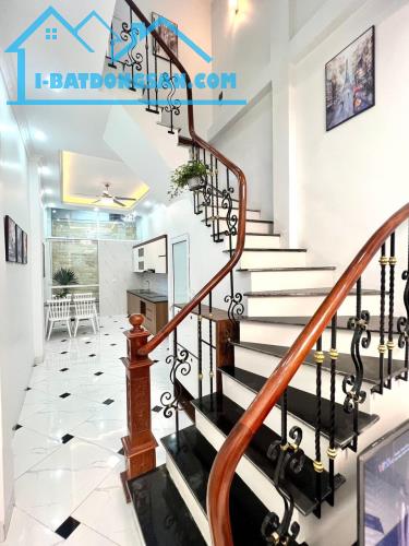 Chính chủ cần bán gấp nhà tại Khương Trung - Thanh Xuân, diện tích 41m2 - 3 ngủ - 3wc - 2