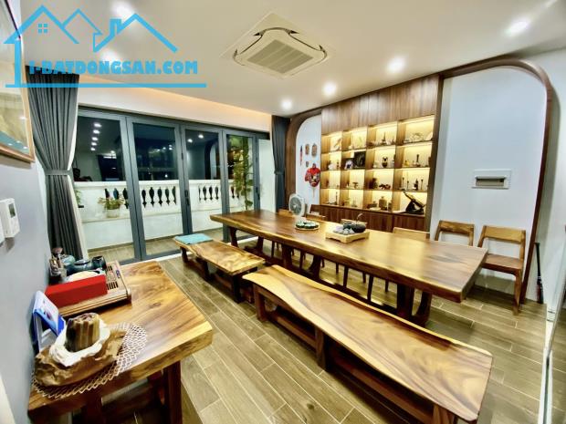 Bán nhà Ngọc Khánh kinh doanh lô góc sát phố 40m 4 tầng mặt tiền 3,5m 11 tỷ