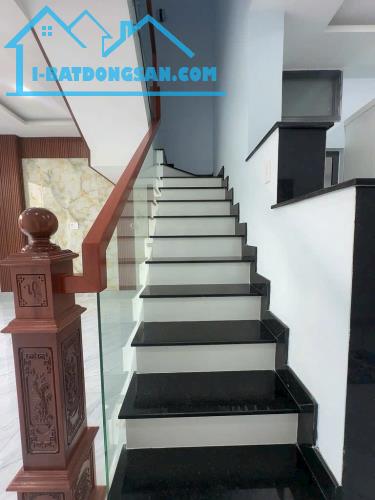 Nhà mới Lô nhì Tôn Đản DTSD 80m2 nhỉnh 4Ty