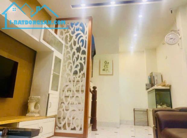 Cho thuê nhà ngõ ô tô tránh Phô Đại Từ 5 tầng, 35m2, 3 ngủ, 3 vệ sinh, 10.5tr ở hộ gia - 1