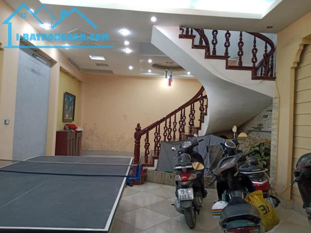 BÁN NHÀ HOÀNG QUÔC  VIỆT,Ô TÔ,PHÂN LÔ,2 THOÁNG,70m CHỈ 13.5 TỶ.
