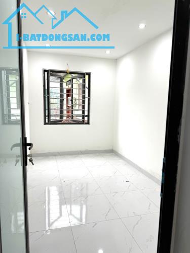 HOT NHÀ NGỌC LÂM -34M-5T- GIÁ NHỈNH 5T- Ô TÔ ĐỖ CỬA- TIỆN ÍCH BẠT NGÀN GẦN KHU HÀNH CHÍNH.