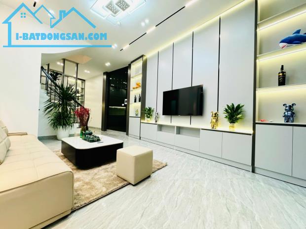 CÓ 1 0 2! GIÁP NHẤT THANH XUÂN,33Mx5T,NGÕ NÔNG,GẦN PHỐ,PHÂN LÔ,Ở NGAY.