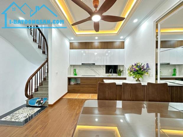 BÁN NHÀ CẦU GIẤY - 35M², 6 TẦNG - FULL NỘI THẤT SANG TRỌNG - GIÁ 7.9 TỶ - 3