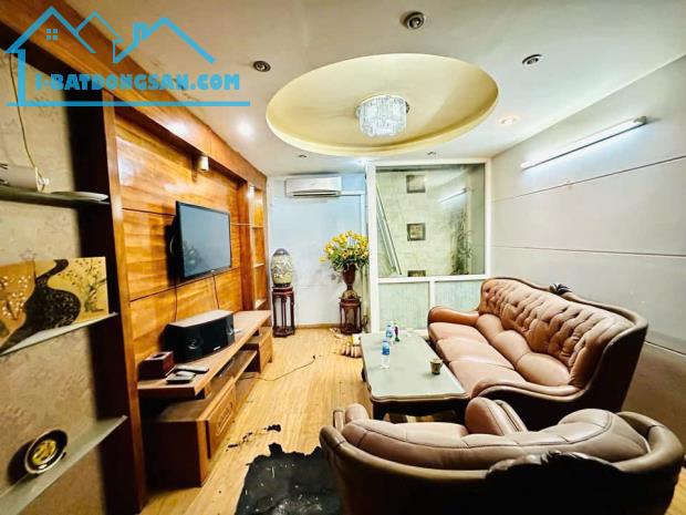 TRUNG TÂM ĐỐNG ĐA 44m - NGÕ ĐẸP - NHÀ DÂN XÂY CHẮC CHẮN - VÀI BƯỚC RA HUỲNH THÚC KHÁNG KÉO