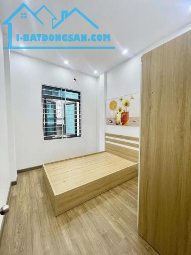 Bán nhà Mới Tân Mai- Hoàng Mai, 40M2 x4T giá 6.2 tỷ, gần phố. Full nội thất - 3